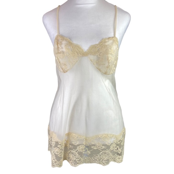Vintage Vanity Fair lace and nylon nightie with sleeveless matching robe… - Picture 1 of 14